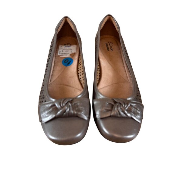 Clarks Size 10 Bronze Perforated Leather Flats Comfortable Bow Detail Shoes - Picture 2 of 12